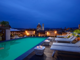 Rooftop-Pool-at-Grand-Hotel-Minerva-by-night_mood